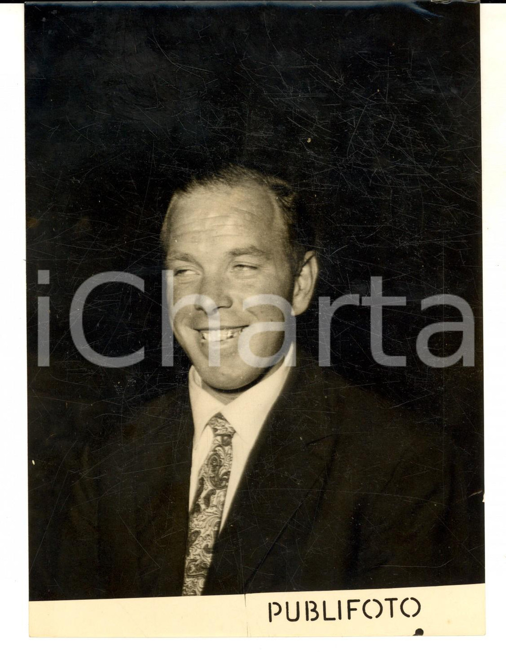 Fotografia d epoca originale 1954 MILANO Alpinista Lino LACEDELLI al ricevimento dopo l impresa del K2 Foto 1