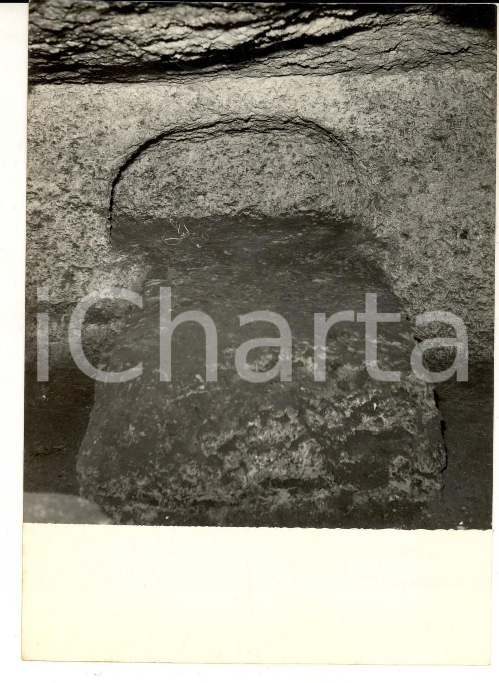 Fotografia d epoca originale 1960 ca PALERMO ARCHEOLOGIA Grotte per cadaveri di epoca cartaginese Foto 1