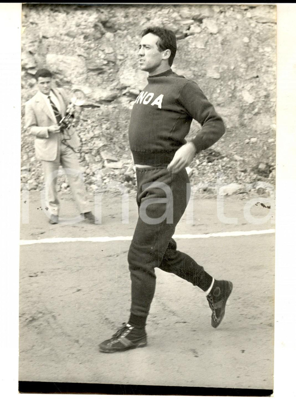 Fotografia d epoca originale 1959 CALCIO SERIE A GENOA Giuseppe CORRADI in allenamento Foto 14x18 1