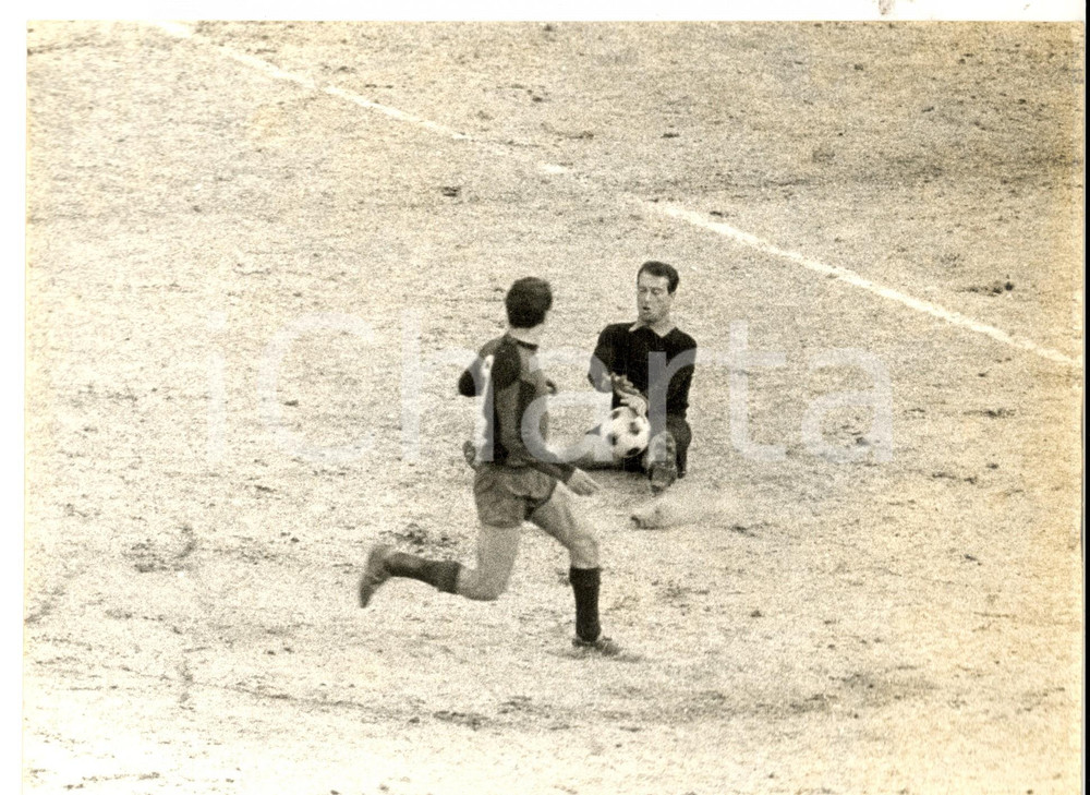 Fotografia d epoca originale 1965 CALCIO SERIE A INTERGENOA 41 Parata di Giuliano SARTI Fotografia 24x18 1