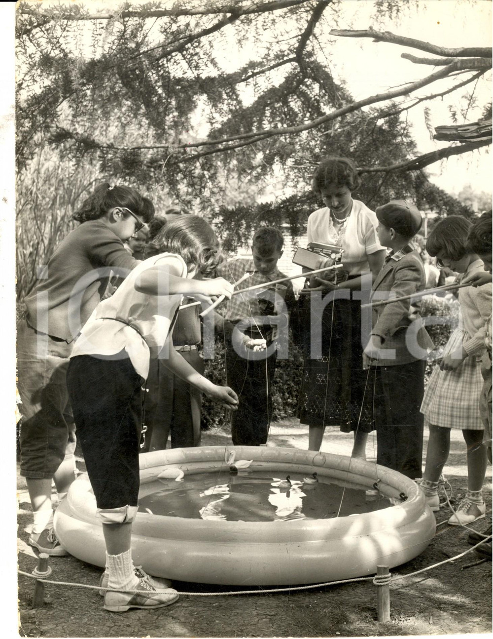 Fotografia d epoca originale 1956 ROMA SCUOLA AMERICANA Festa per la fine dell anno scolastico Foto 18x24 cm 1