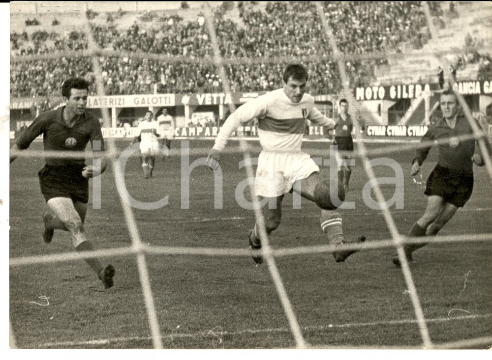 Fotografia d epoca originale 1966 BOLOGNA CALCIO NAZIONALE ITALIABULGARIA Goal di Giuseppe VIRGILI Foto 1