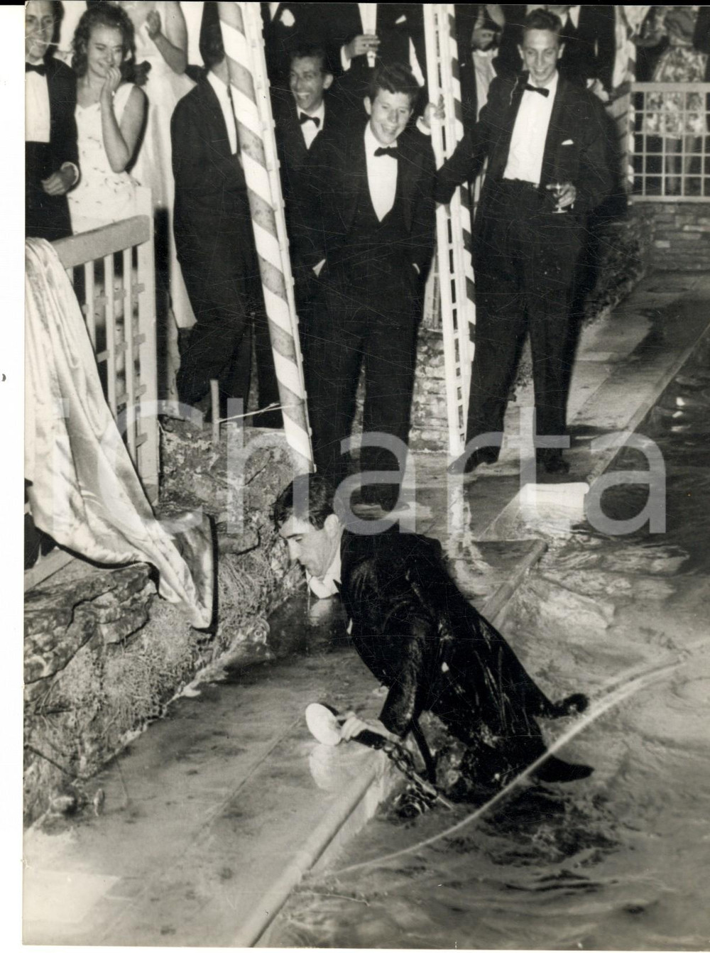 1960 LONDON David STEEN in the swimming pool at Paul Getty's party *Photo
