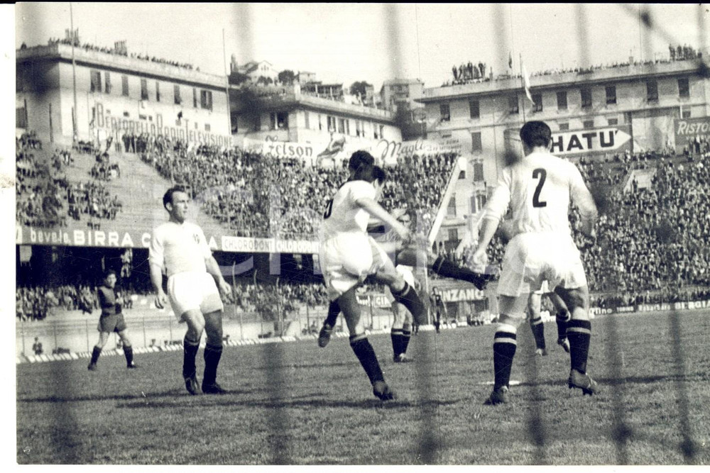 Fotografia d epoca originale 1960 ca CALCIO SERIE A Una partita del GENOA allo stadio MARASSI Foto 18x13 cm 1