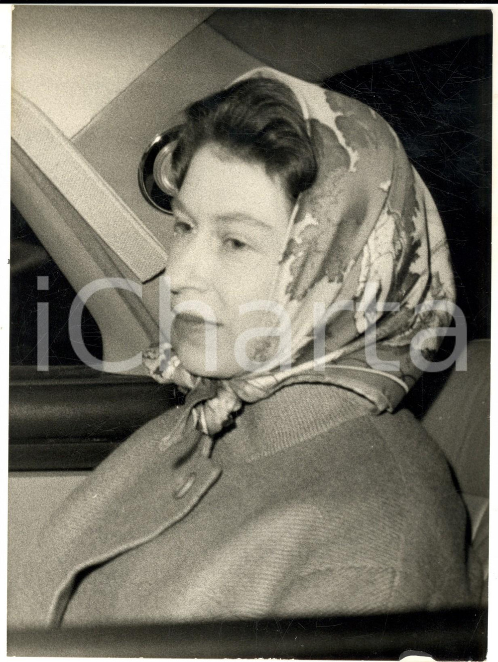 Fotografia d epoca originale 1960 LONDON Elizabeth II pensive on first drive out since baby s birth Photo 1