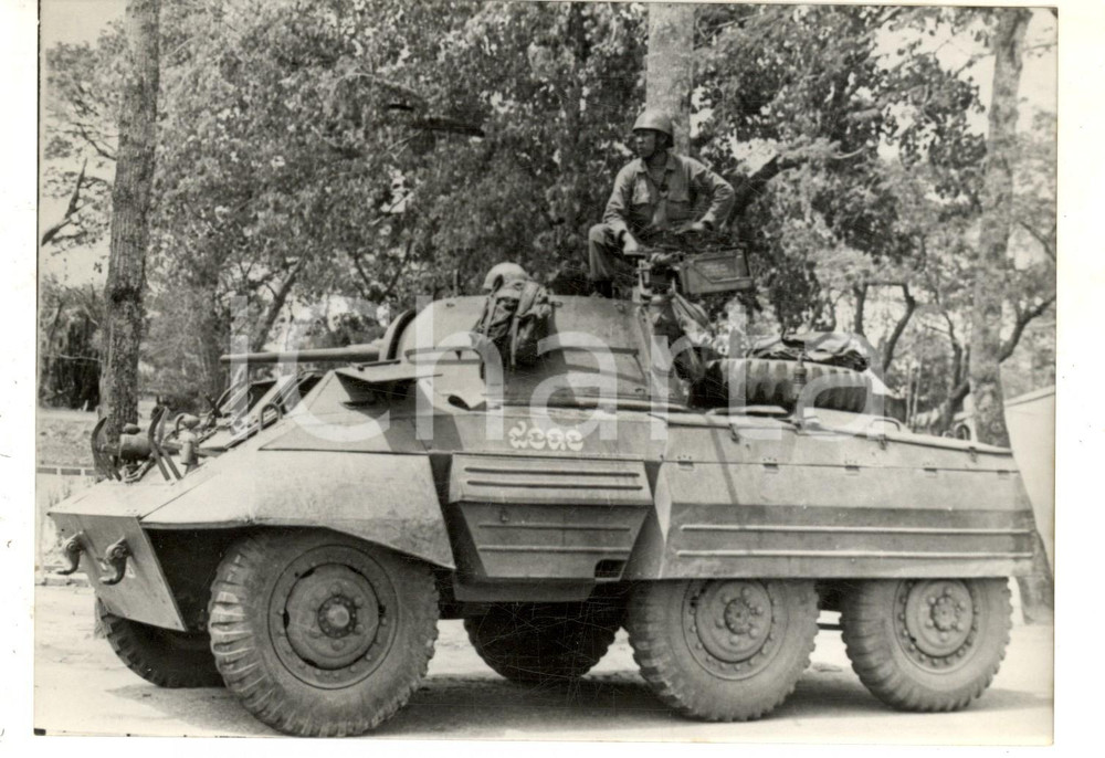 Fotografia d epoca originale 1970 CHIPHOU/ SVAY RIENG CAMBOGIA Carro armato contro i vietcong Foto 18x13 1