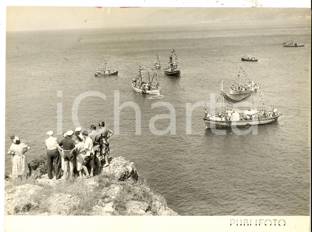 Fotografia d epoca originale 1953 CAMOGLI GE Barche in processione per festa STELLA MARIS Foto 24x18 cm 1