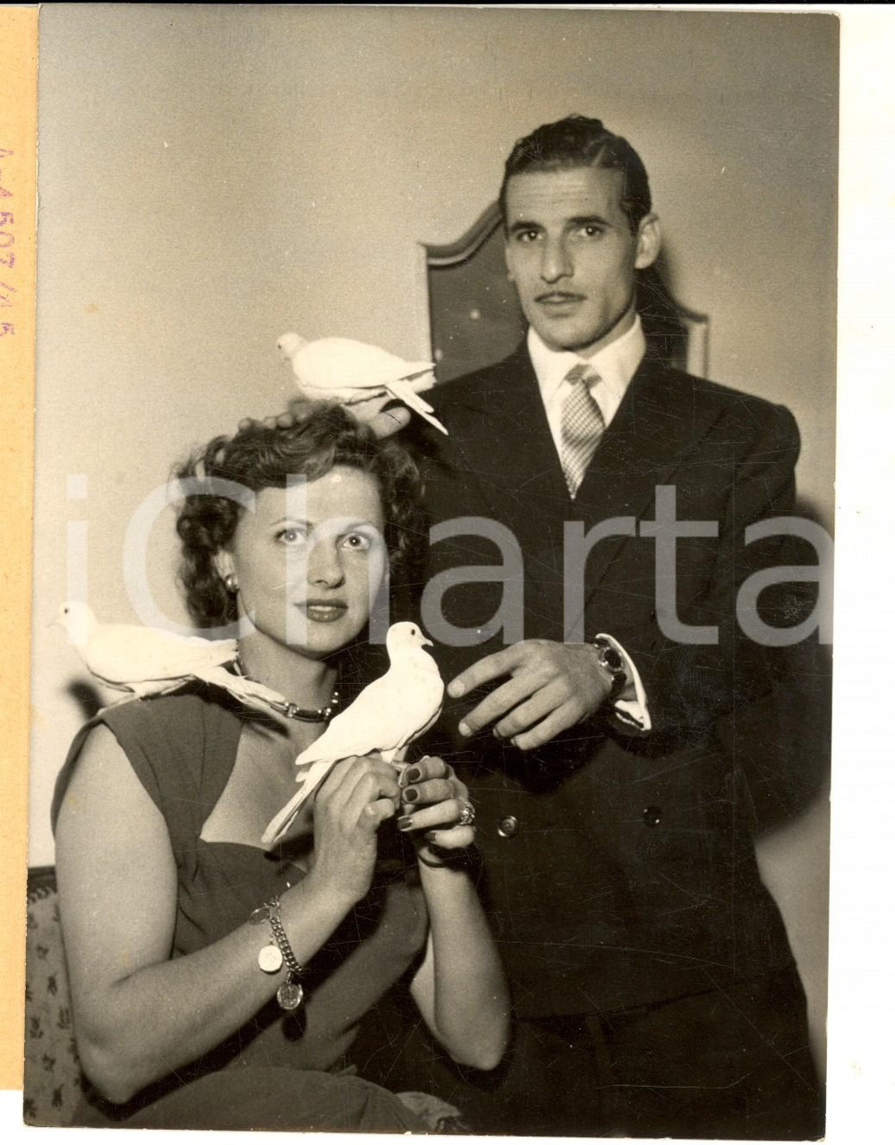 Fotografia d epoca originale 1953 PARIS Fidanzamento tra il calciatore Jeso AMALFI e Madeleine LEBEAU Foto 1