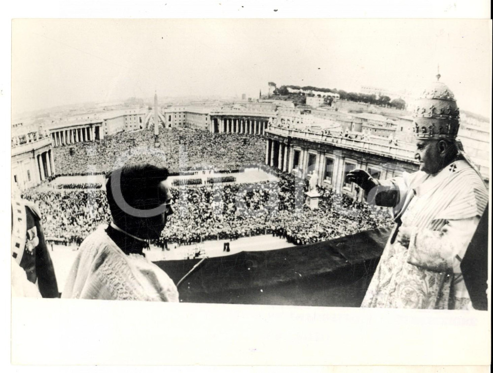 Fotografia d epoca originale 1962 ROMA Papa GIOVANNI XXIII impartisce Urbi et orbi pasquale Foto 18x14 cm 1