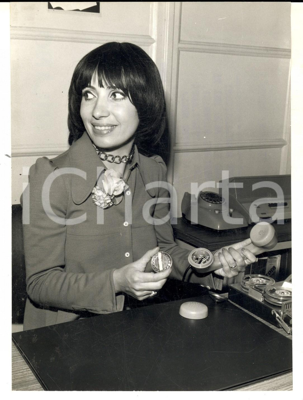 Fotografia d epoca originale 1973 MILANO Investigazioni Tom PONZI  Un telefono messo sotto controllo Foto 1