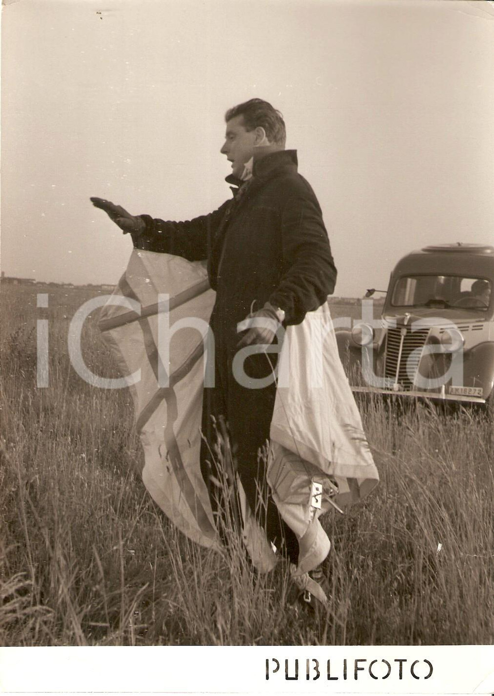 1951 MILANO Salvatore CANNAROZZO vincitore della gara di VOLO UMANO *Foto
