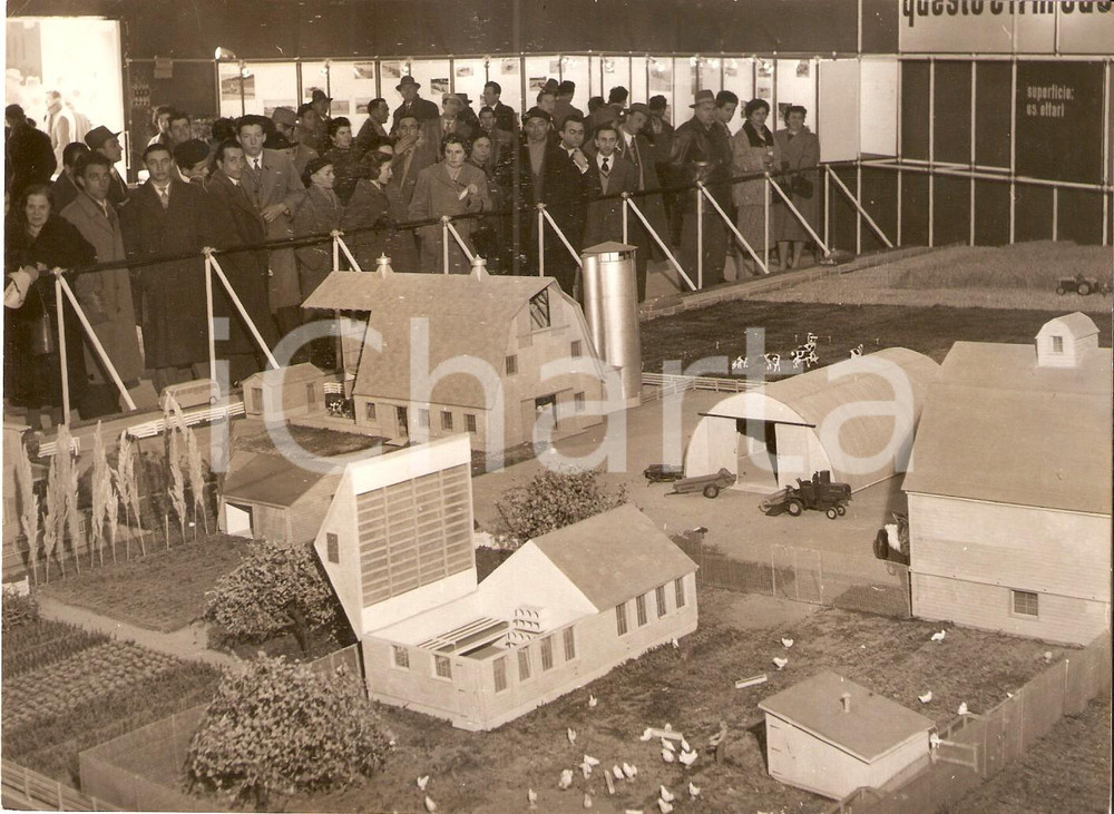 Fotografia d epoca originale 1955 VERONA 57Â° Fiera Agricoltura  Modellino fattoria dell ILLINOIS FOTO 17x13 1