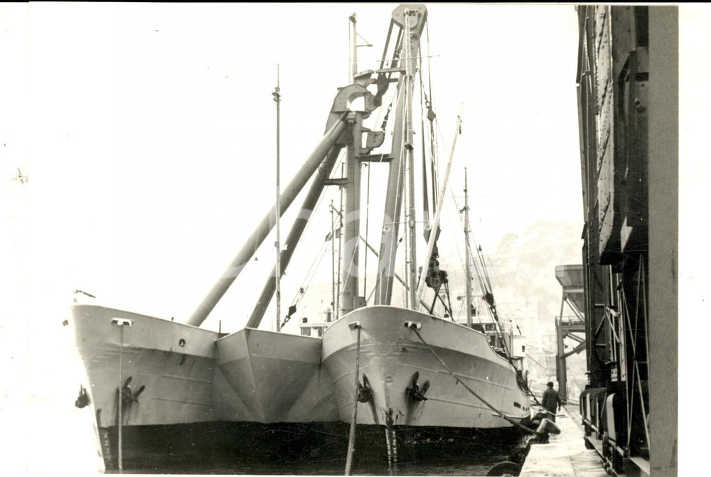 Fotografia d epoca originale 1970 NIZZA Il nuovo cargo catamarano GLORIA SIDERIUM Fotografia 18x13 1