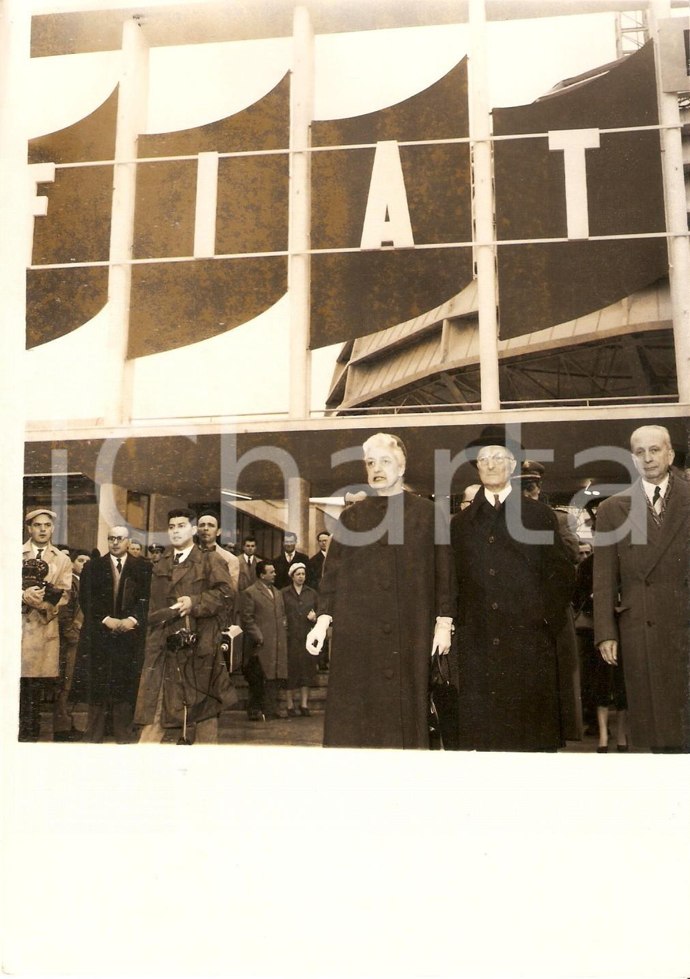 Fotografia d epoca originale 1958 MILANO FIERA CAMPIONARIA Ambasciatore James David ZELLERBACH a stand FIAT 1