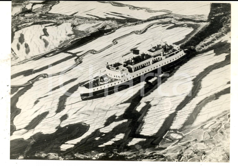 Fotografia d epoca originale 1970 DENMARK GRANDE BELT Nave rompighiaccio intrappolata in mare Foto 18x13 1