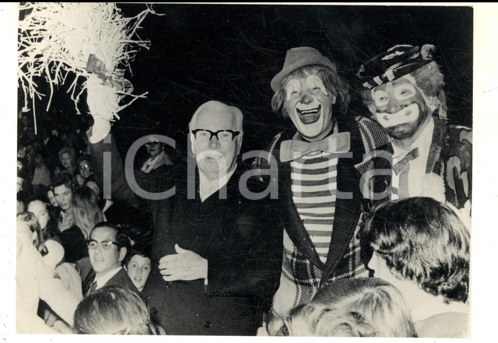 Fotografia d epoca originale 1969 Circo di LOSANNA  Ovazione per Charlie CHAPLIN con due pagliacci Foto 1