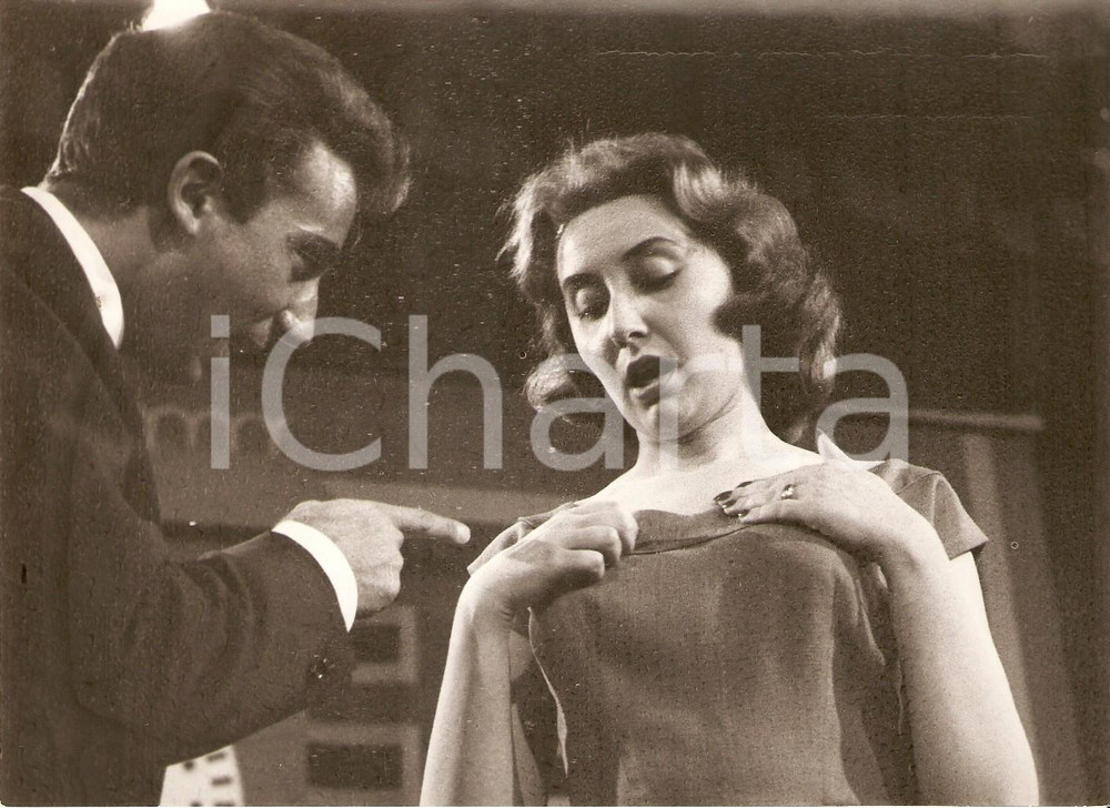 Fotografia d epoca originale 1956 LASCIA O RADDOPPIA Mike BONGIORNO indica Giovanna FERRARA Foto 18x13 cm 1