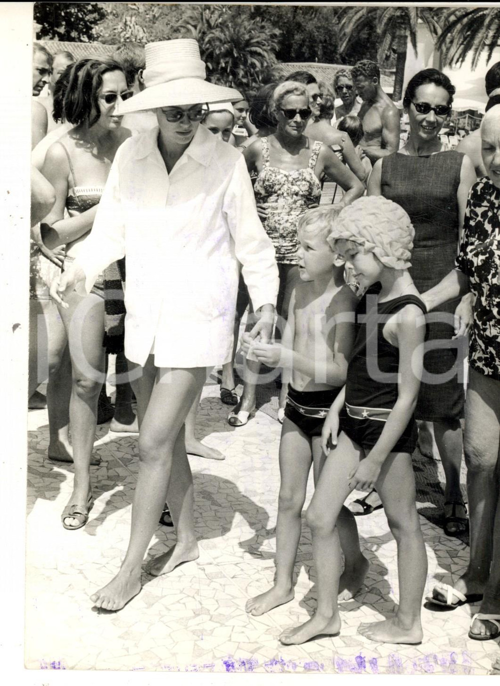 Fotografia d epoca originale 1964 MONACO Principessa Grace con i figli al MONTECARLO BEACH Foto 13x18 cm 1