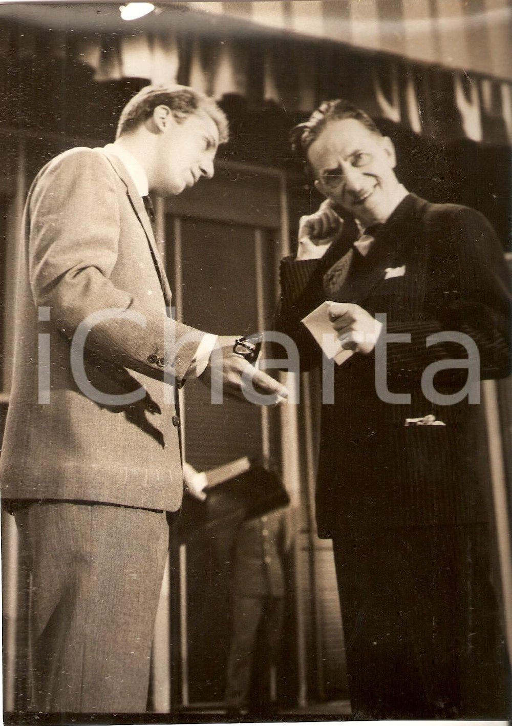Fotografia d epoca originale 1958 LASCIA O RADDOPPIA Mike BONGIORNO redarguisce concorrente CATANZARO Foto 1