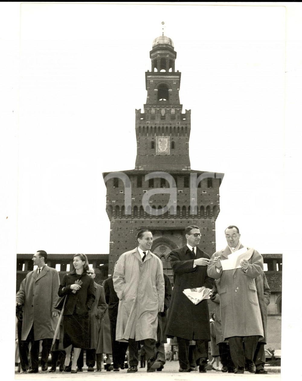 Fotografia d epoca originale 1958 MILANO La commissione della MEC visita il Castello Sforzesco Foto 13x18 1