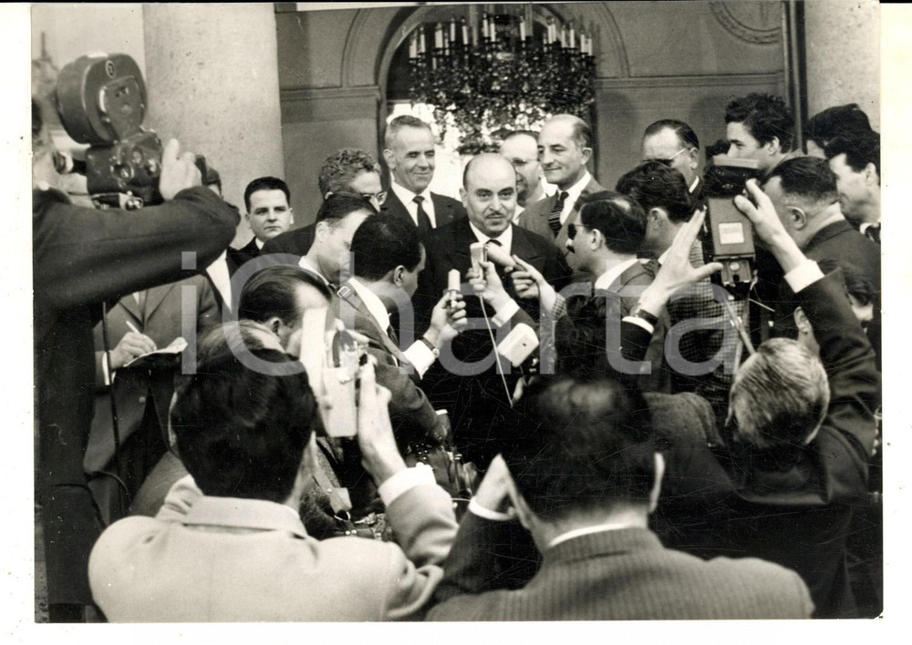 Fotografia d epoca originale 1962 PARIS Presidente algerino Abderrahmane FARES all uscita dall Eliseo Foto 1