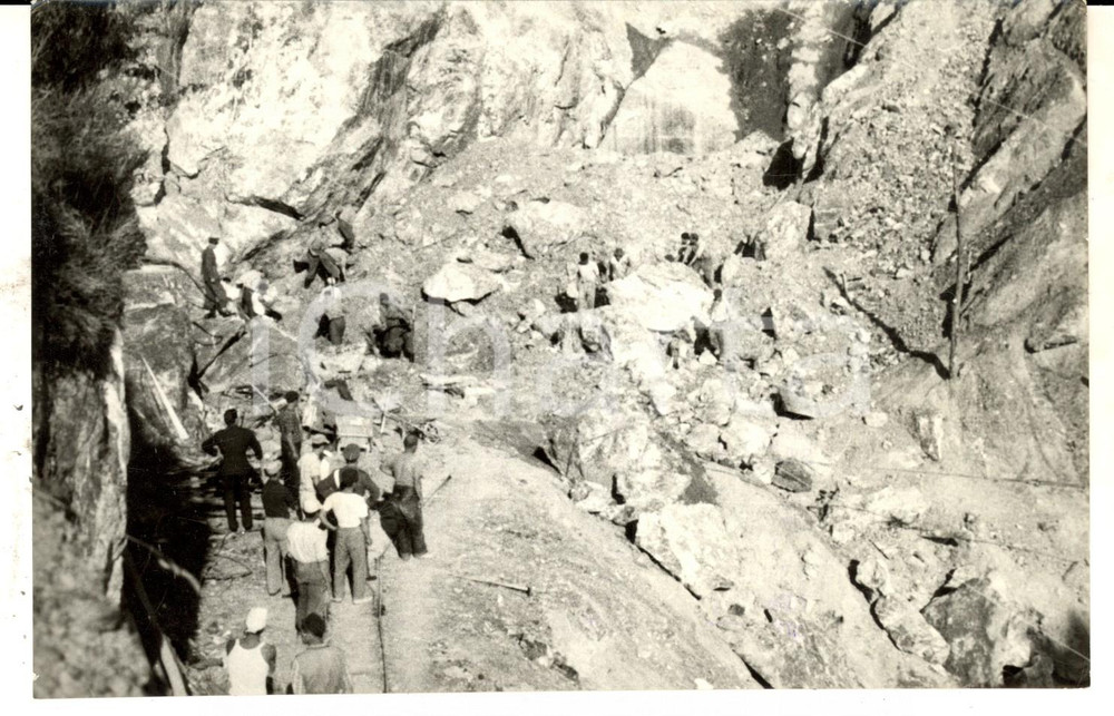 Fotografia d epoca originale 1959 PIETRALAVEZZARA GE Recupero salme degli operai morti in una frana Foto 1