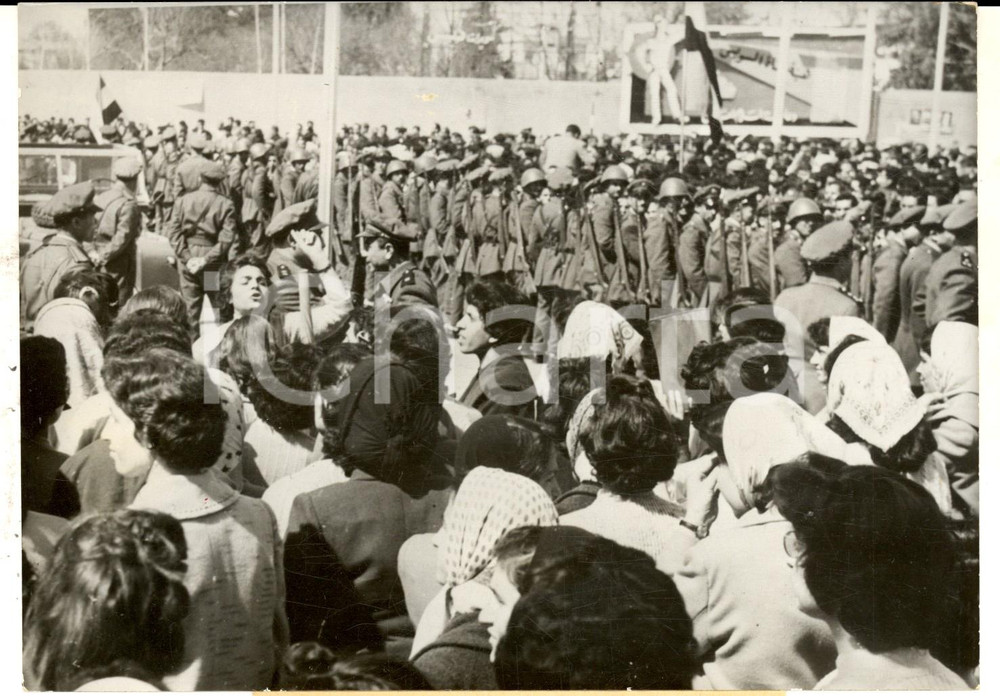 Fotografia d epoca originale 1959 DAMASCUS Syrian women s anticomunist demonstration Photo 18x13 cm 1