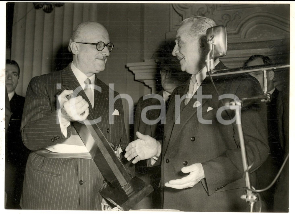 Fotografia d epoca originale 1958 TORINO Sindaco Amedeo PEYRON riceve Prix de l Europe da ALTMAIER Foto 1