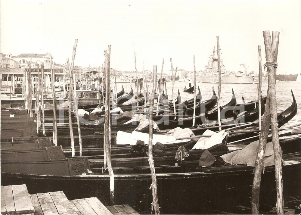 Fotografia d epoca originale 1959 VENEZIA Sciopero gondolieri  Gondole abbandonate al Molo di San Marco Foto 1
