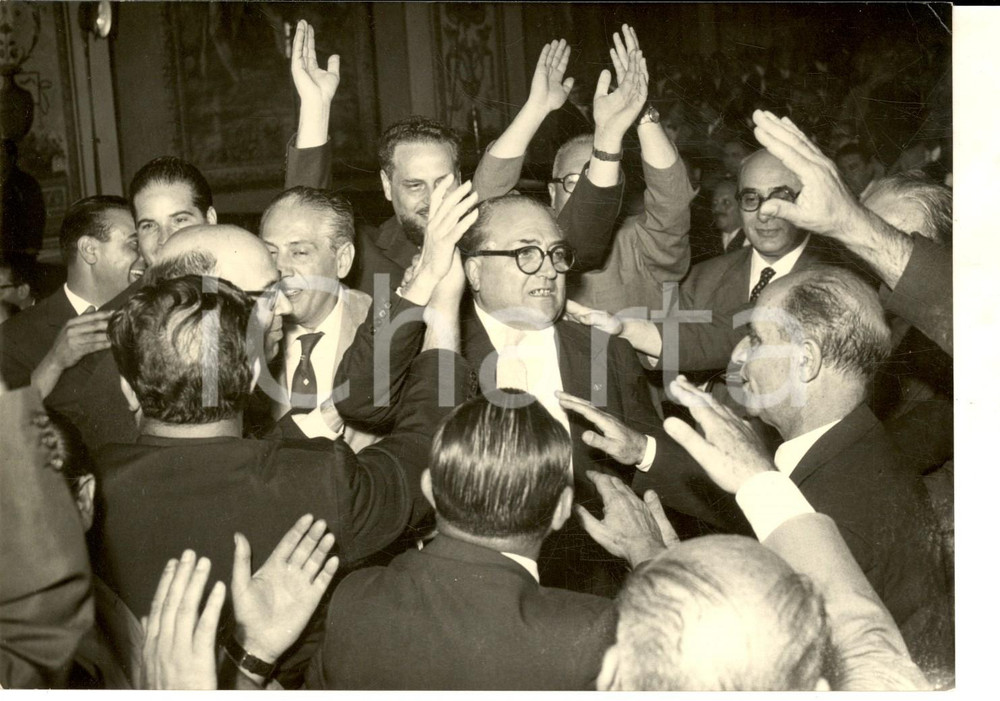 Fotografia d epoca originale 1959 PALERMO Silvio MILAZZO nuovo presidente Regione Sicilia tra i suoi deputati 1