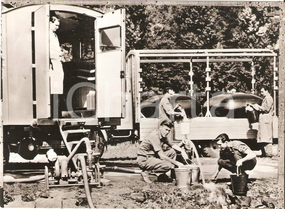 Fotografia d epoca originale 1962 AFRICA Installazione di un impianto di depurazione dell acqua Foto 18x13 1