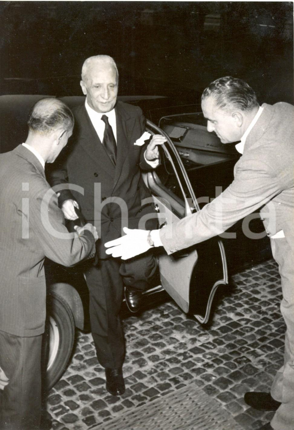 Fotografia d epoca originale 1955 ROMA  Crisi di Governo  Enrico De NICOLA arriva al Quirinale Foto 13x18 1