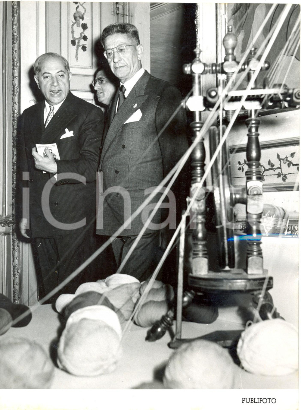 Fotografia d epoca originale 1953 CASTELLO DI STUPINIGI  Mostra del Tessile  Giuseppe SPATARO Foto 18x24 1