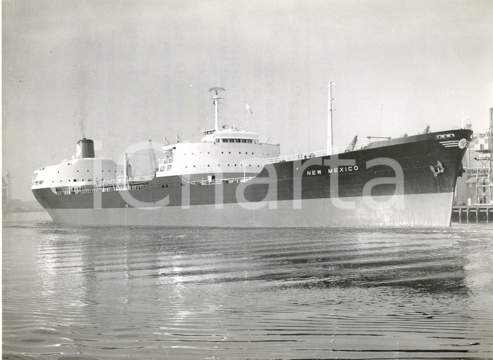Fotografia d epoca originale 1958 BELFAST  Tanker NEW MEXICO leaving HARLNAD and WOLFF s shipyard Photo 1