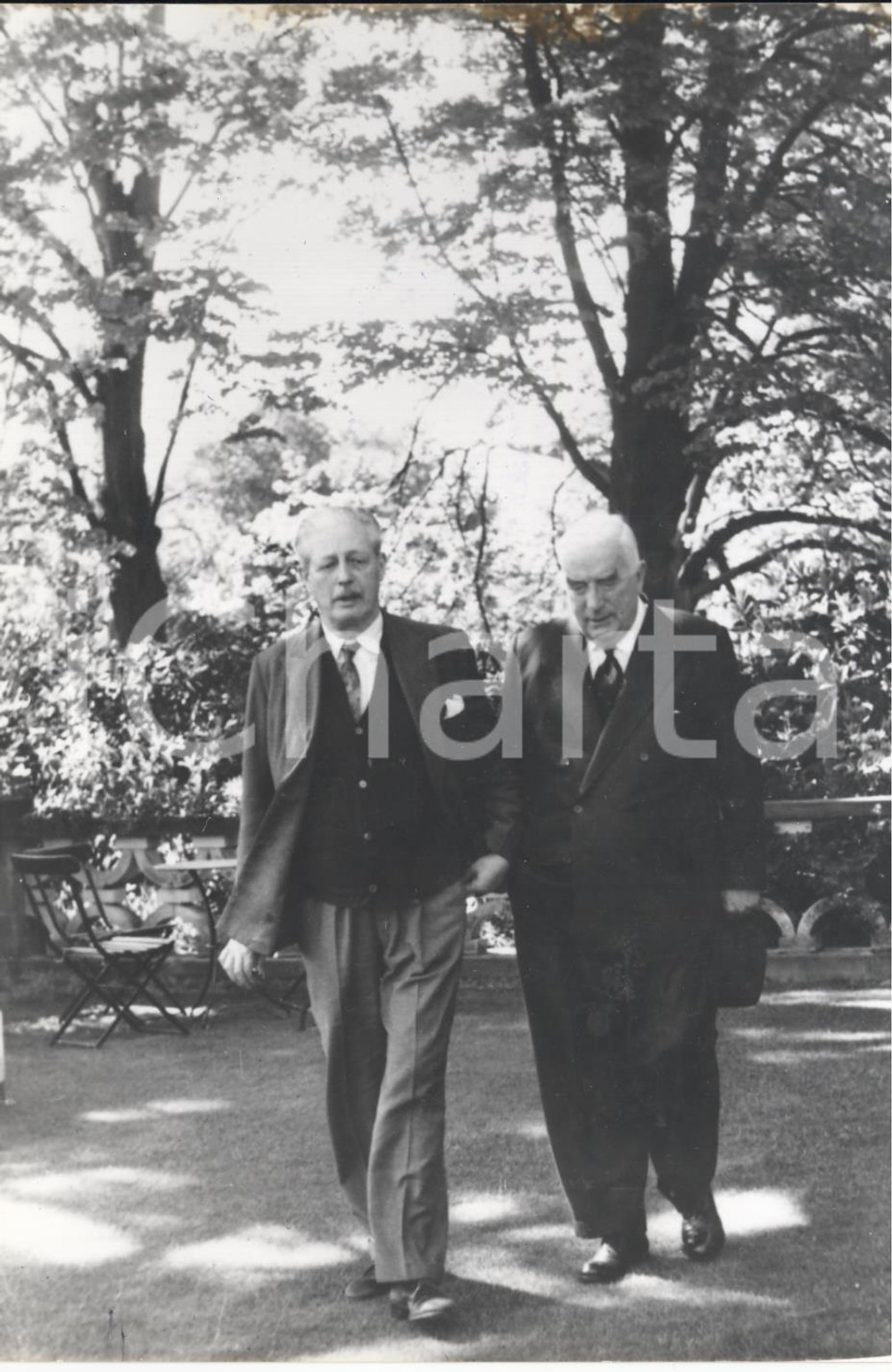 Fotografia d epoca originale 1962 LONDON Robert MENZIES Harold MACMILLAN discutono sul Mercato Comune Europeo 1
