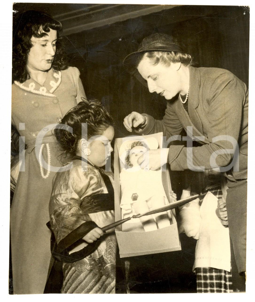 Fotografia d epoca originale 1950 PARIS MiCarême – Mme Léonard préside concours travestis d enfants Photo 1