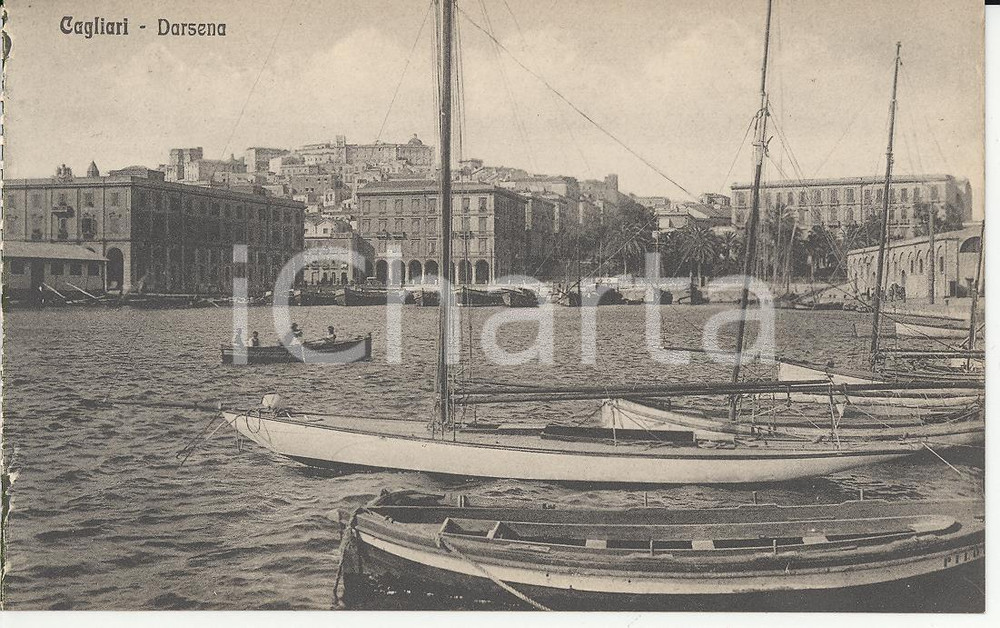 Cartolina originale da collezione 1915 ca CAGLIARI Veduta della Darsena Cartolina postale ANIMATA barche FP NV 1