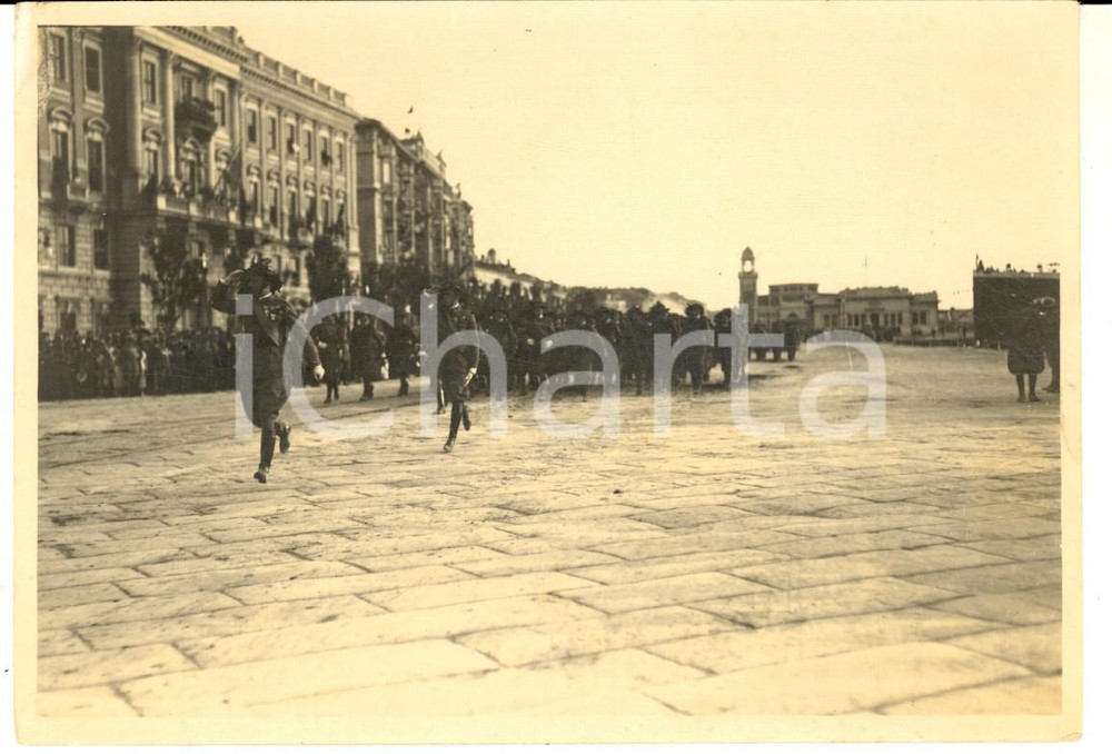 Fotografia d epoca originale Giugno 1921 TRIESTE Parata del 53Â° Reggimento BERSAGLIERI  Foto 15x10 cm 1
