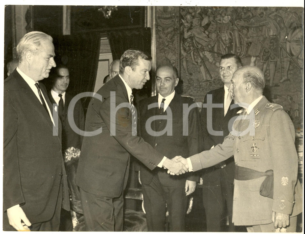 Fotografia d epoca originale 1962 MADRID Generalissimo Francisco FRANCO riceve Bill WATSON  Foto DANNEGGIATA 1