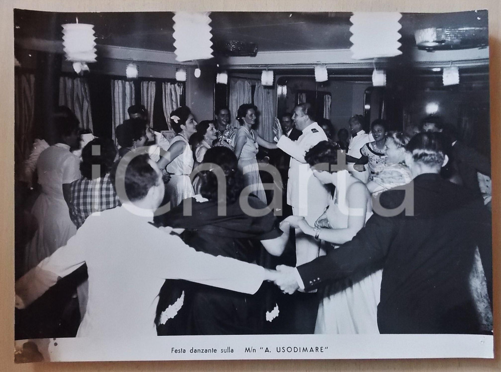 Fotografia d epoca originale 1950 ca M/N A. USODIMARE Ballo di gruppo alla festa danzante  Foto 40x30 cm 1