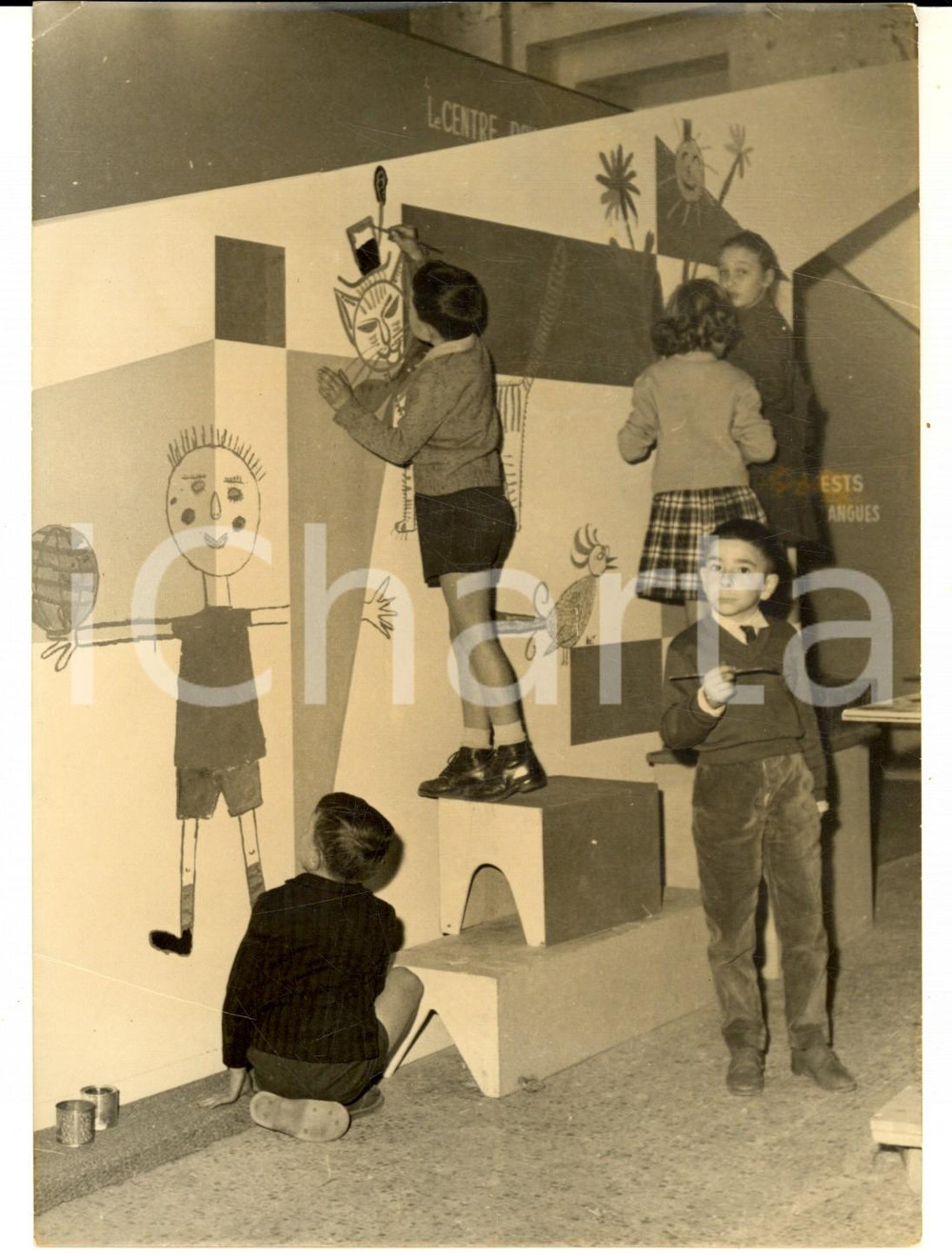 Fotografia d epoca originale 1959 PARIS Salon de l Enfance  Ecoliers dÃ©corant leur stand  Photo 13x18 cm 1
