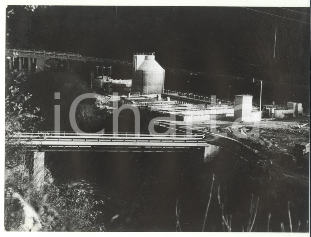Fotografia d epoca originale 1990 ca GENOVA Veduta notturna dell area industriale Foto VINTAGE 24x18 cm 1