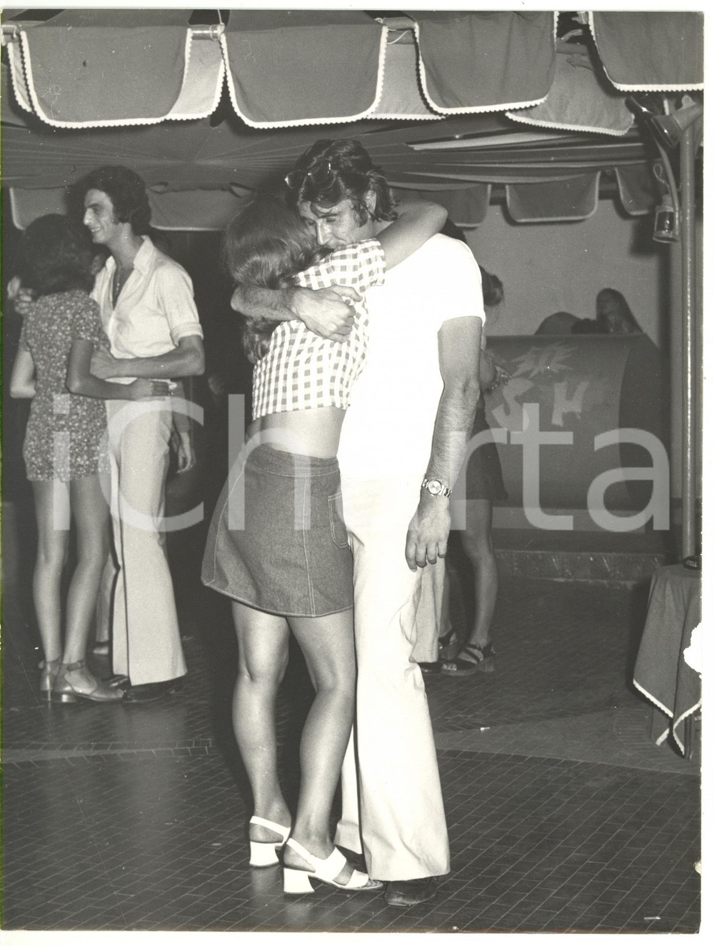 Fotografia d epoca originale 1997 GENOVA Coppia di innamorati balla un lento Foto VINTAGE 18x24 1