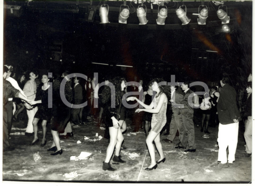 Fotografia d epoca originale 1997 GENOVA Discoteca all aperto  Festa in pista Fotografia VINTAGE 24x18 1