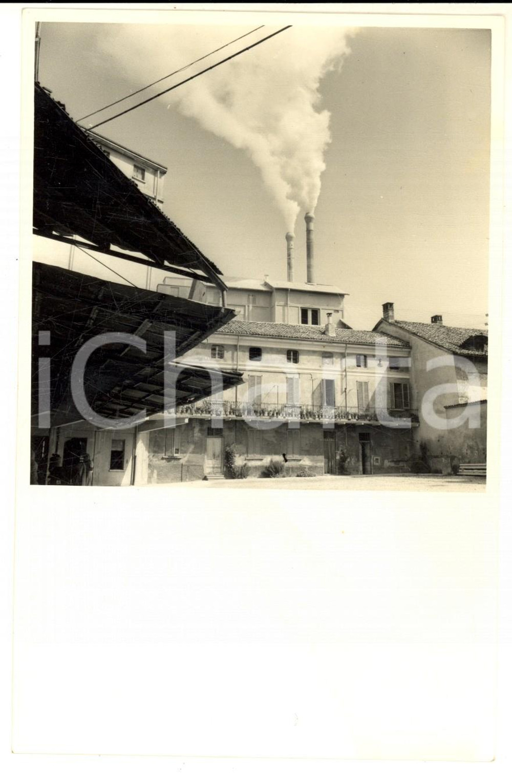 Fotografia d epoca originale 1961 STRADELLA Cortile con cementificio in attivitÃ   Foto PERDUCA 11x16 1