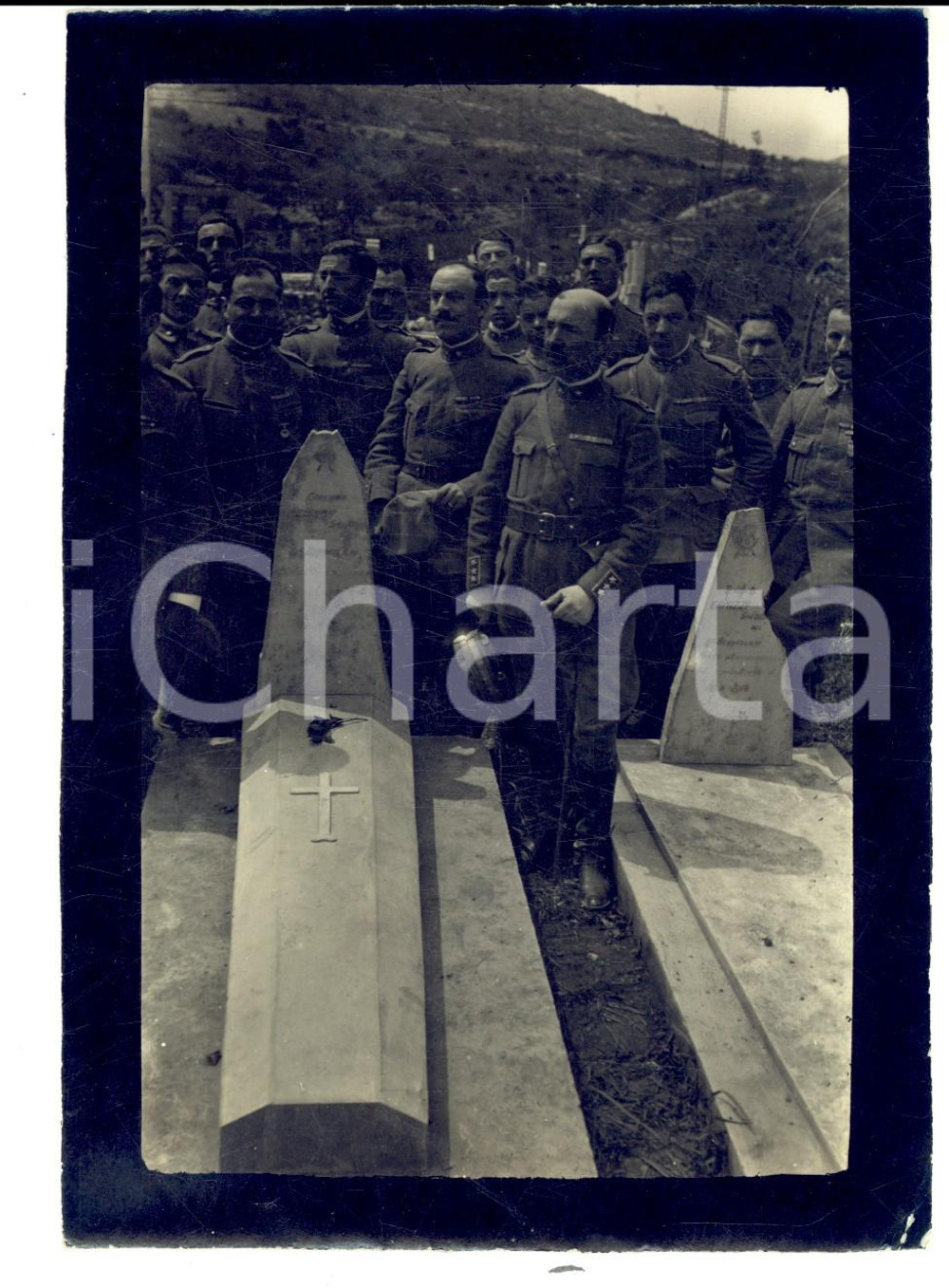 Fotografia d epoca originale 1920 ca REDIPUGLIA ? Bersaglieri omaggiano i Caduti  TRIGONA CAMIZZI  Foto 1