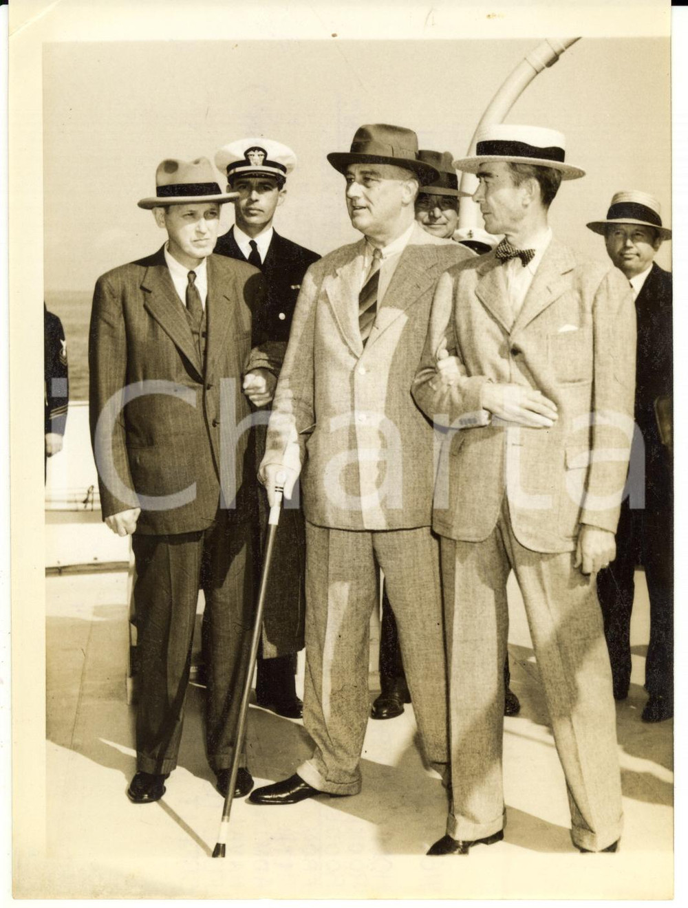 Fotografia d epoca originale 1941 ROCKLAND Franklin D. ROOSEVELT preparing to disembark from yacht POTOMAC 1