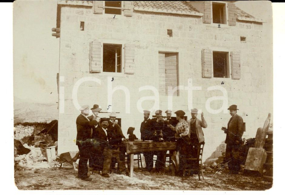 Fotografia d epoca originale 1902 ITALIA Festa alla villa BOROEVIC  Cortile  Foto VINTAGE animata  11x8 cm 1