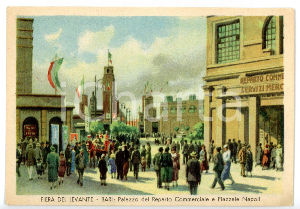 Cartolina originale da collezione 1955 ca BARI  FIERA DEL LEVANTE Folla in piazzale Napoli Cartolina ILLUSTRATA 1