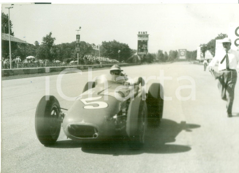 Fotografia d epoca originale 1958 AUTODROMO MONZA  500 MIGLIA  Arrivo Jim RATHMANN su EPPERLY INDY ROADSTER 1